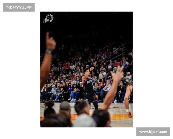 布克多样化得分方式解析：突破中投三分及罚球结合的得分艺术