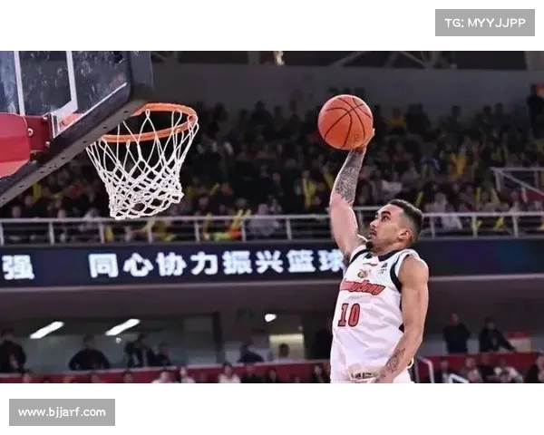 广厦对四川：比赛中的精彩瞬间